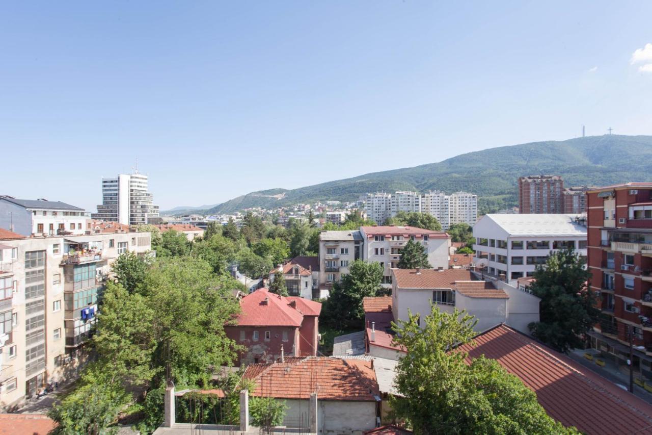 Red Apartment Skopje Buitenkant foto